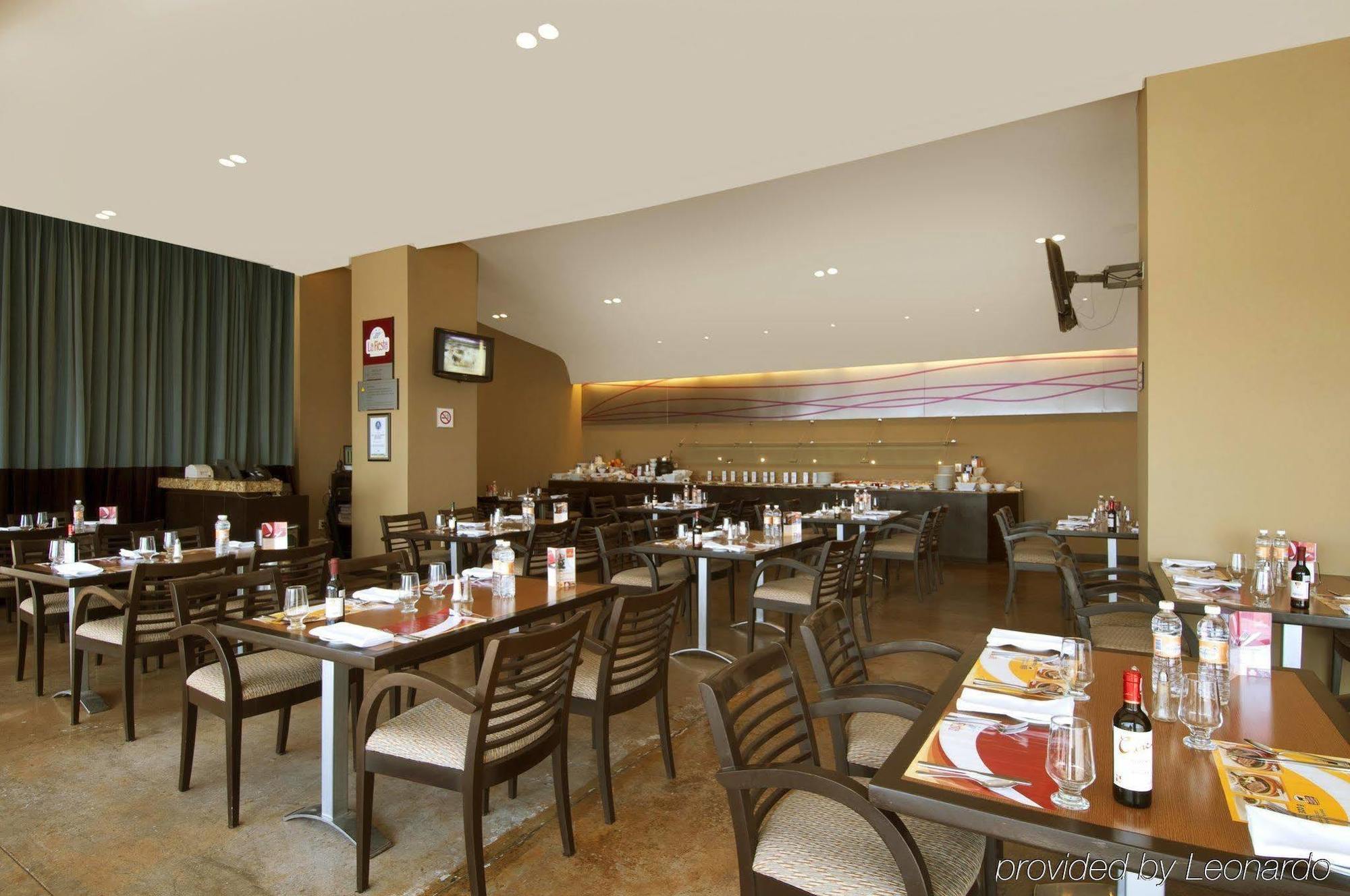 Fiesta Inn Express Дуранго Ресторант снимка